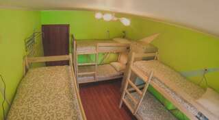 Гостиница Ostrova Hostel Южно-Сахалинск Кровать в общем четырехместном номере для мужчин-1